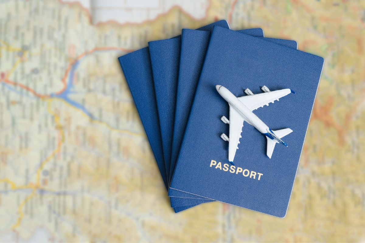 یونان یا دومینیکا؟ کدام پاسپورت مناسب شماست؟